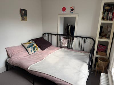Cosy Bedroom 5mins walking from Clapham Junction  Main Photo