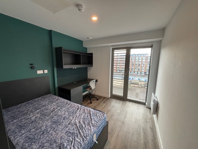 *2 Month RENT FREE* Student En-Suite Room  Main Photo