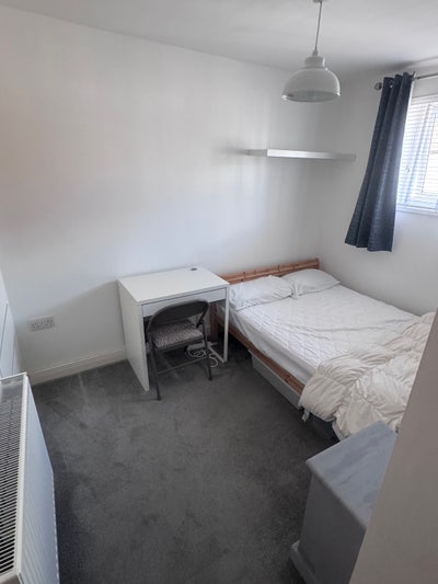 Small double room in nice house  Main Photo