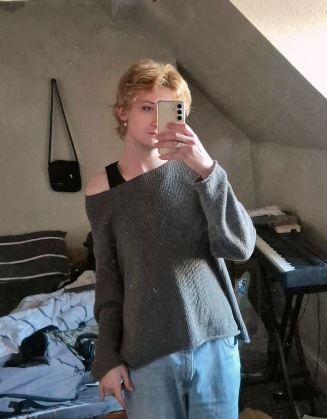 Hi, I'm a 26 year old professional looking fo... Main Photo