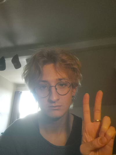 Hi, I'm a 26 year old professional looking fo... Main Photo