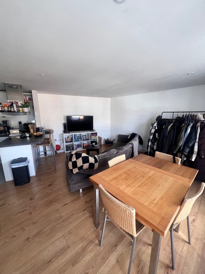 2 Bed 1 Bath flat in Battersea Main Photo