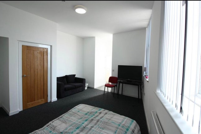 Large en suite room   Main Photo