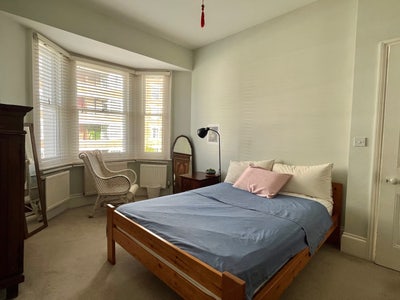 Large room en-suite|houseshare 1 female|bill inc   Main Photo