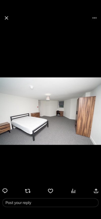 Room available for rent with 7 student mixed house Main Photo