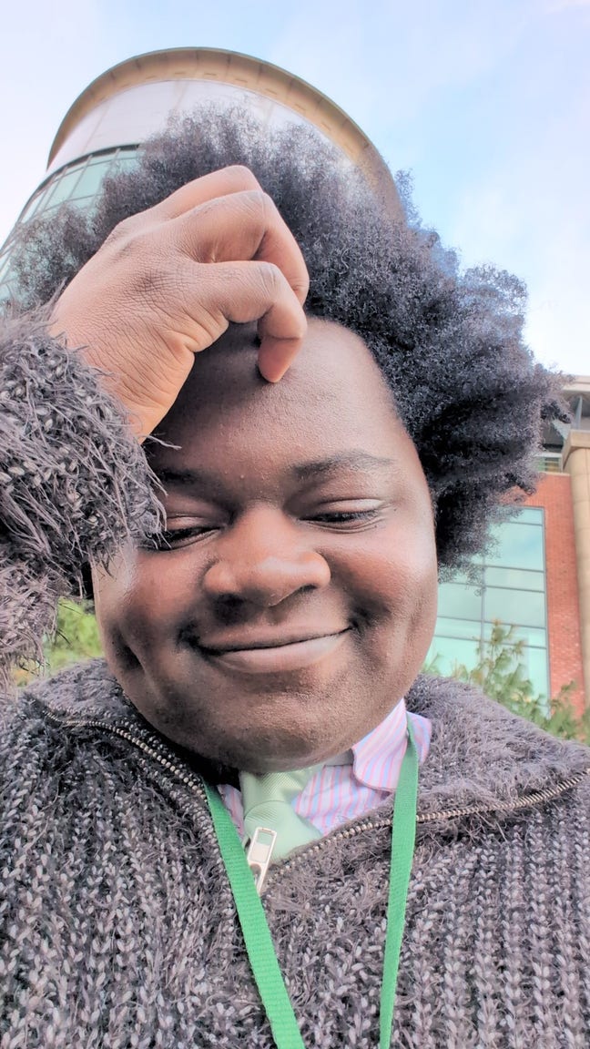 I am a professional male aged 25. I am lookin... Main Photo