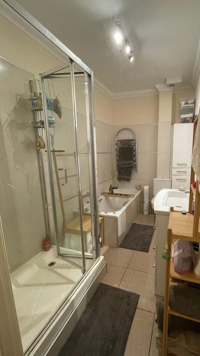 1x Room for rent - 5min walking from Victoria Park Main Photo