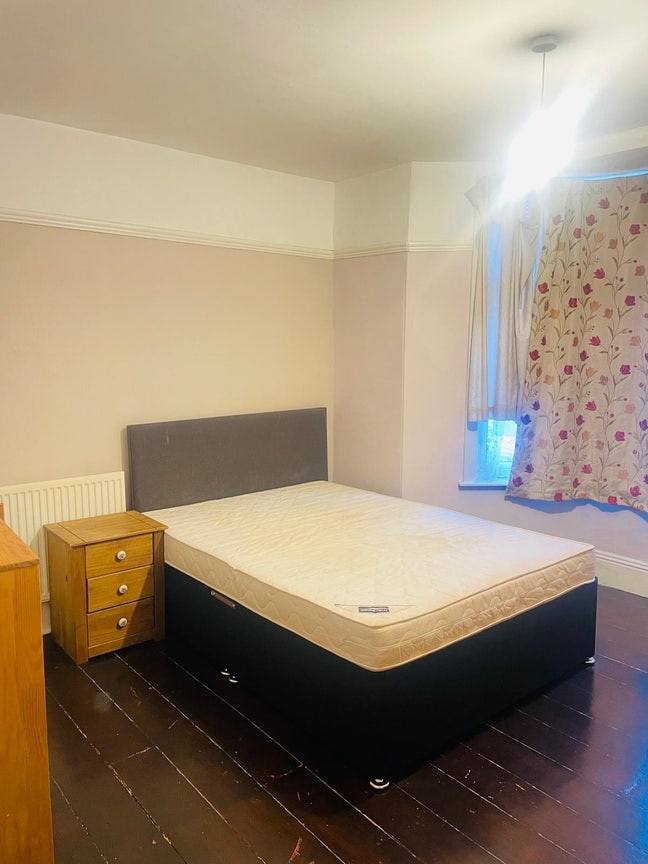 Double bedroom available for rent Main Photo