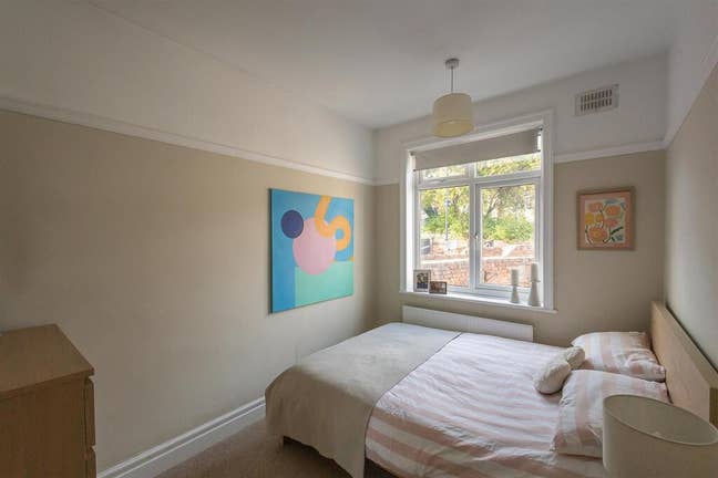 Girly flat in Sandyford !  Main Photo