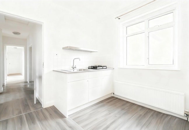 1 Large single room available  Main Photo