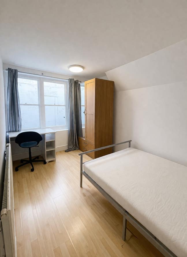 Four Double Bedrooms Available Main Photo