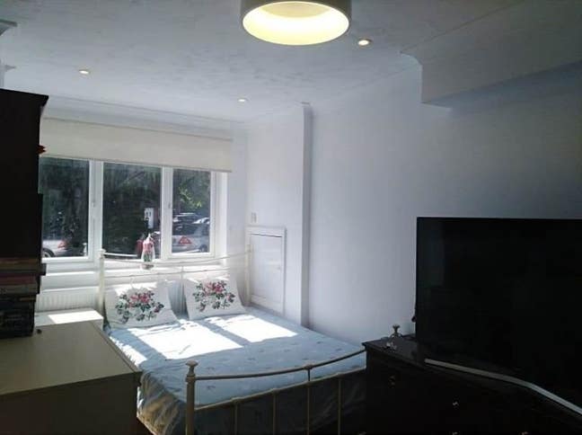 Double Room Available – CR4 3RU Main Photo