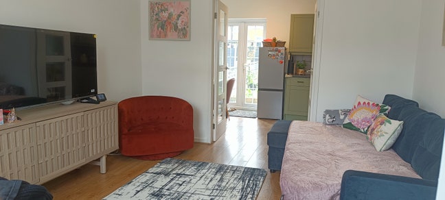 Double Room in 2 Bed House. Near tram and bus 🛑 Main Photo