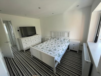 Furnished Double Bedroom Main Photo