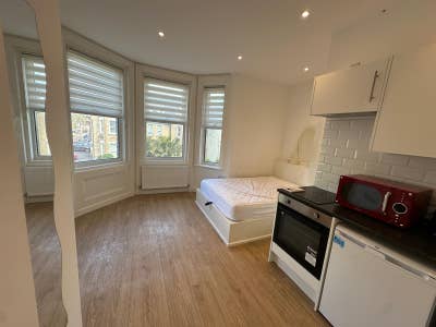  Stylish Studio - 5 mins walk to Town & the Beach Main Photo