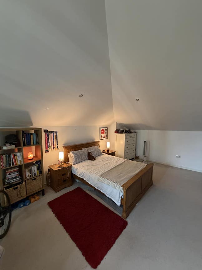 Huge en-suite double room with balcony  Main Photo