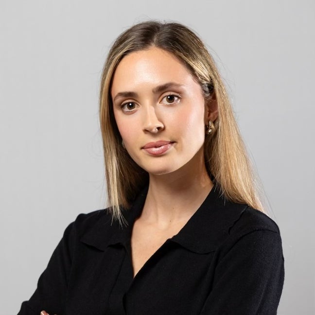 I am a professional female aged 30. I am look... Main Photo