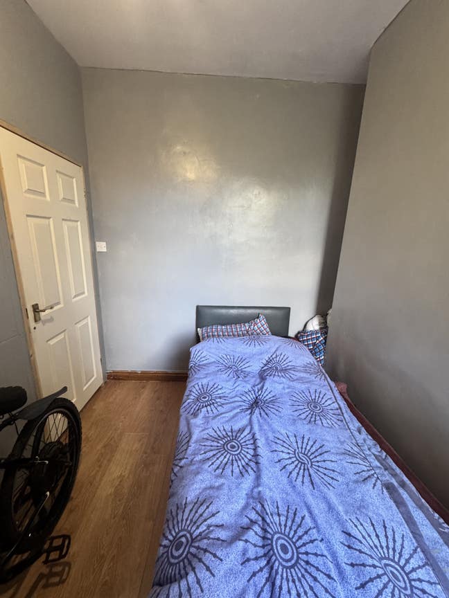 “Furnished Single Room Available – Bills Included Main Photo