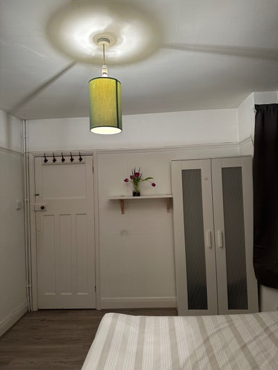 1 Room at Bassett Green Road Main Photo