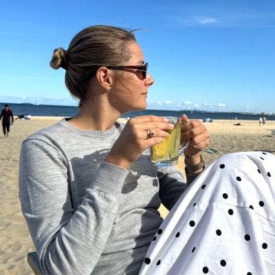 Professional Female seeks a double room Main Photo