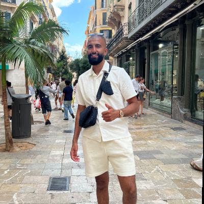 Professional Male seeks a double room Main Photo