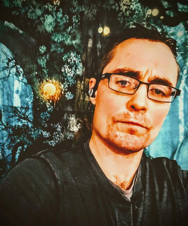 Professional/Student seeks single or double room. Main Photo