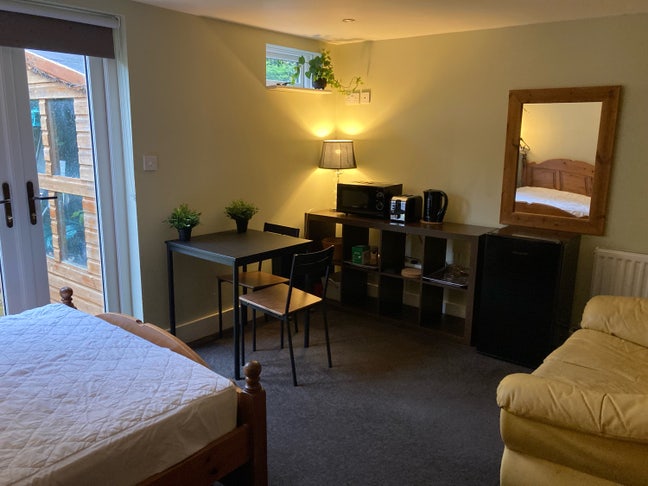 Large Double Ensuite Room  Greenhill Evesham  Main Photo