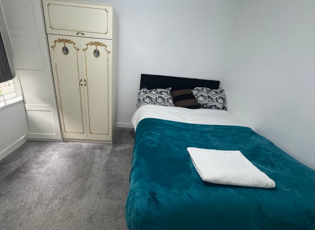 King size Bedroom  Main Photo