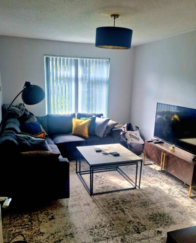 Stylish 2-Bed Home with Office, Garden & Driveway  Main Photo