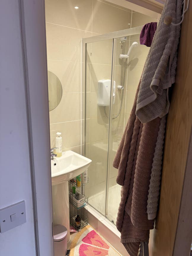 Double en suite room west Didsbury  Main Photo