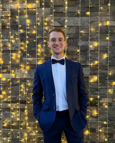 Friendly travel consultant seeking double room Main Photo