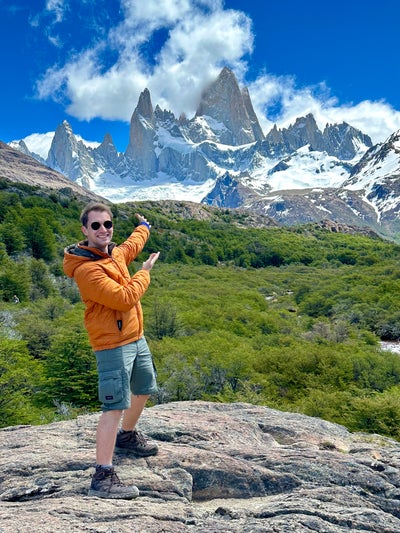 Friendly travel consultant seeking double room Main Photo