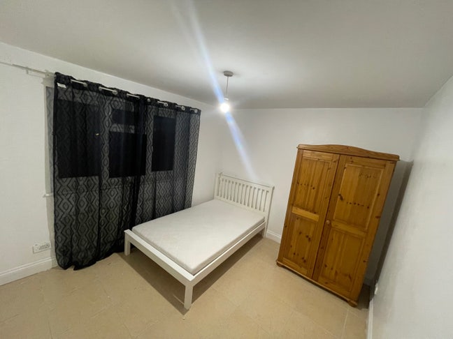 Going Fast! Beautiful Large Rooms Upper Edmonton  Main Photo