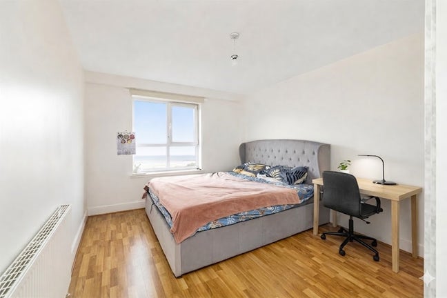 En-suite room in family home – 1 month - available Main Photo