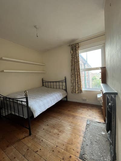 Room to sublet in 2 bed flat  Main Photo