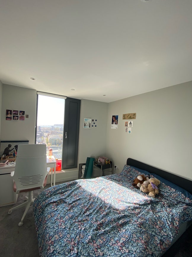 Room available in beautiful new build high rise Main Photo