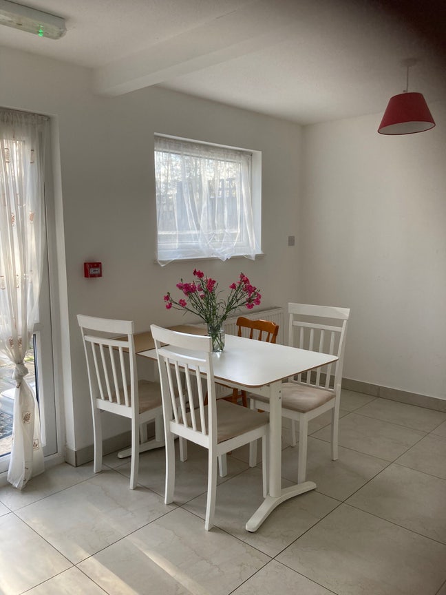 Warm & Comfortable Furnished Rooms Main Photo