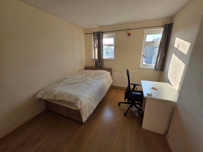 Double Room for Rent - Small Double Bed Main Photo