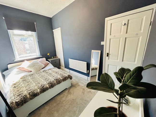 Bright double room close to city centre Main Photo