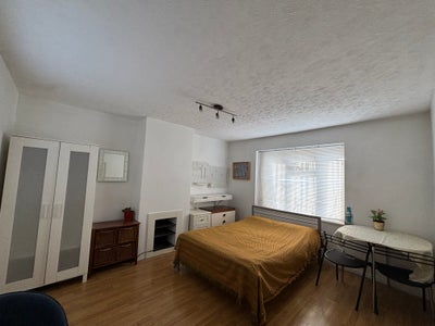 Clan, massive room 4 mjns Welling station, parking Main Photo