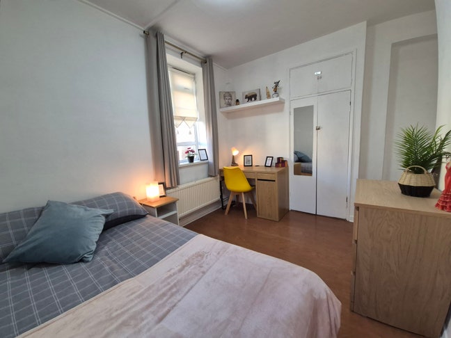 Double Rooms in All female house in Stepney green. Main Photo