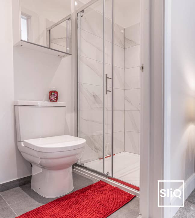 En-Suite Room - Friendly House - Smooth Living Main Photo