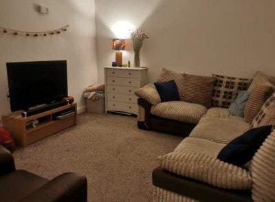 Room to rent in 4bed house  Main Photo