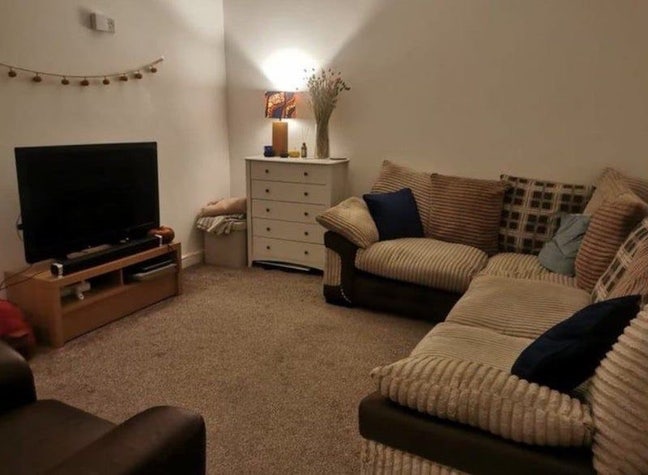 Room to rent in 4bed house  Main Photo