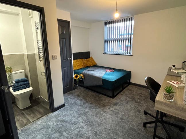    CV2 4FP City Centre ensuite Room Main Photo