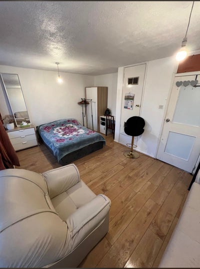 2 Massive Double Rooms+ Patio Ready To Move In  Main Photo