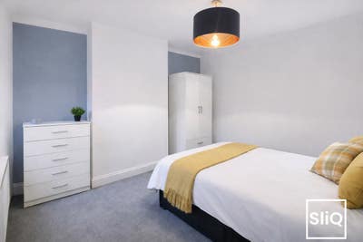 2 Doubles - Northern Line Nearby - Social House Main Photo