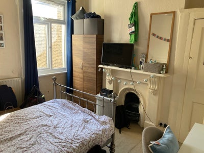 Spacious & Bright double room in friendly house Main Photo