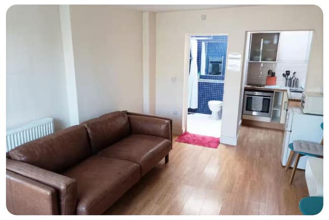 One-Bedroom Flat near Oval Tube  Main Photo
