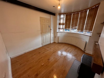 Furnished Room to rent in shared house Main Photo